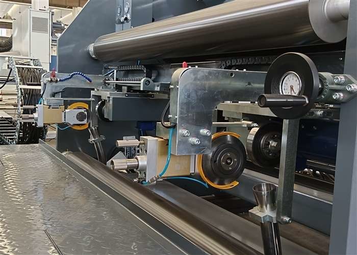 ความเร็วการผลิต 300M / นาที เครื่องลามินชั่นกระดาษถ้วยสองด้าน extrusion