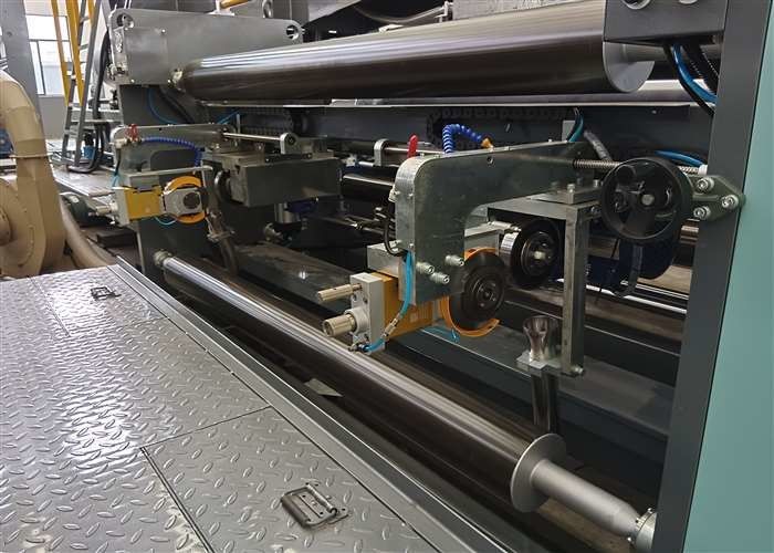 ความจุ 200 - 400 กิโลกรัม / ชั่วโมง เครื่องเคลือบ extrusion Lamination Max. ความเร็วเคลือบ 200 M/Min