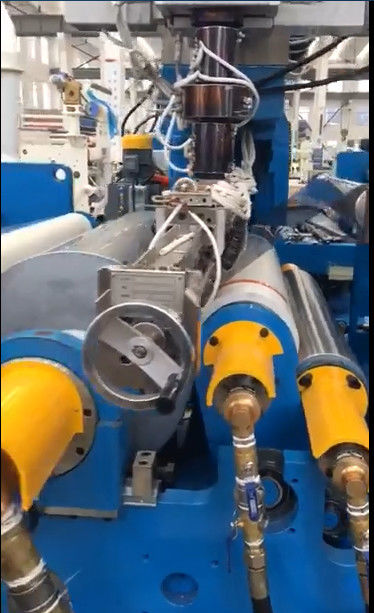 เครื่องลามินิชั่น extrusion Laminating Machine สําหรับการป้องกันฟิล์มลามินิชั่นในสีขาวและสีฟ้า